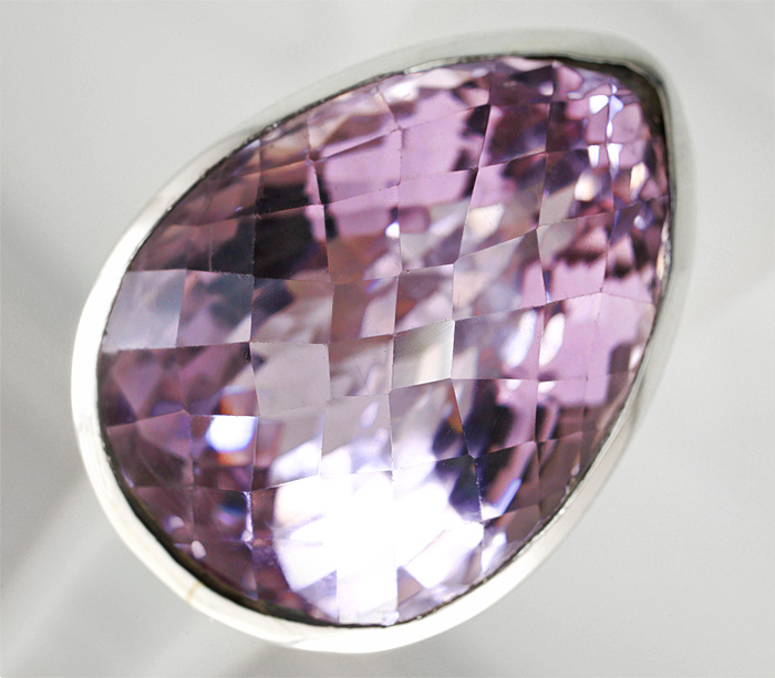 Кольцо с крупным аметистом