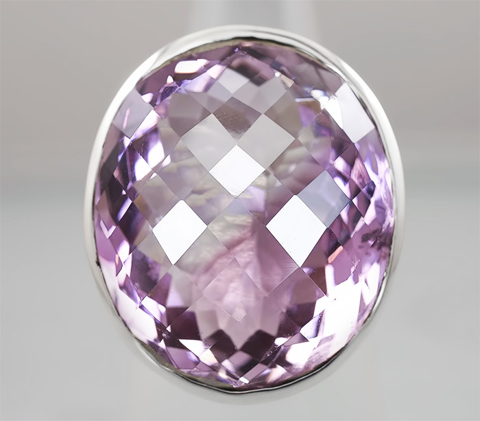 Кольцо с крупным аметистом