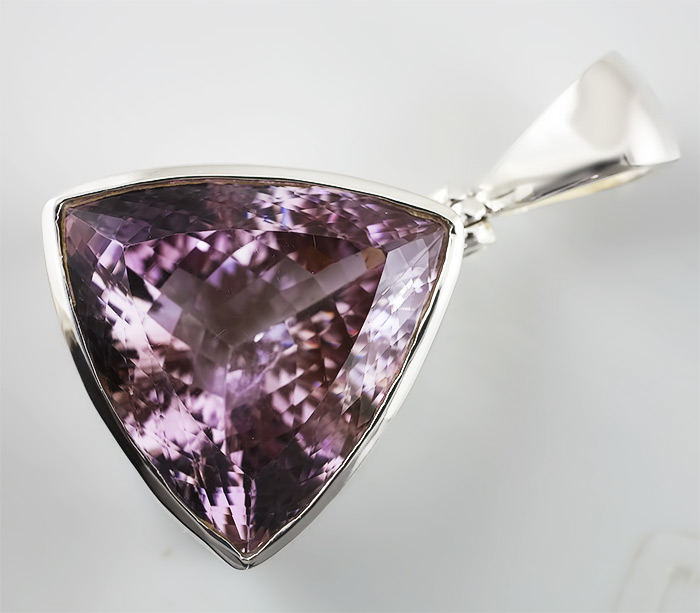 Кулон с крупным аметистом