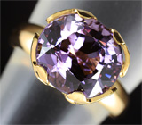 Кольцо с крупной розовато-пурпурной шпинелью Золото