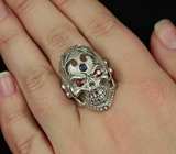 Массивное кольцо "Череп" c синим и оранжевыми сапфирами Серебро 925