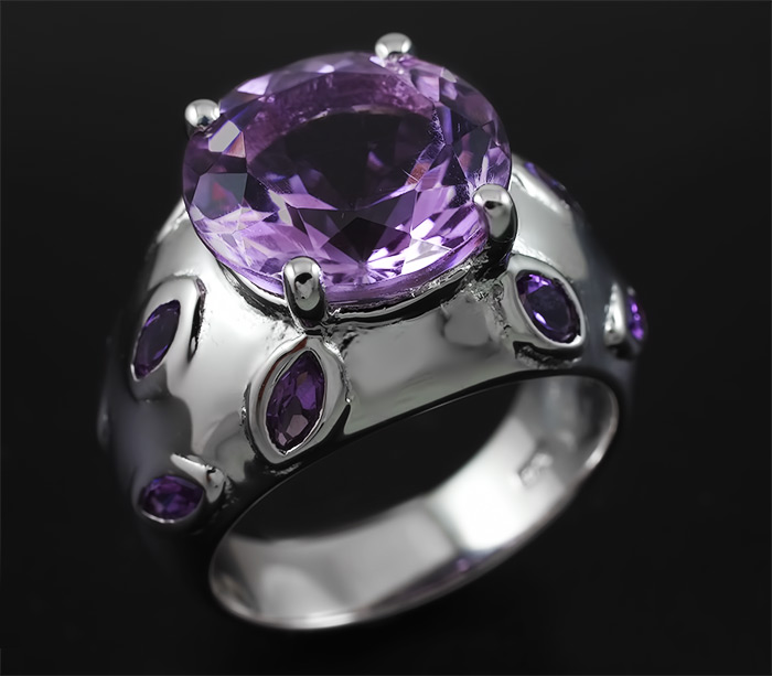 Серебряное кольцо с аметистами