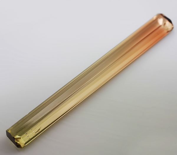 Полихромный турмалин 5,61 карат