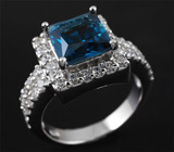 Стильное кольцо с насыщенно-синим топазом Серебро 925