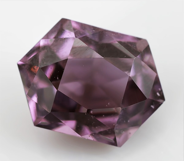 Пурпурная шпинель авторской огранки 2,9 карат