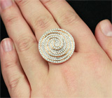 Крупное кольцо с бриллиантами Золото
