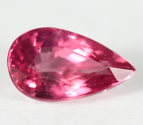 "Неоновая" красная шпинель 1,04 карат