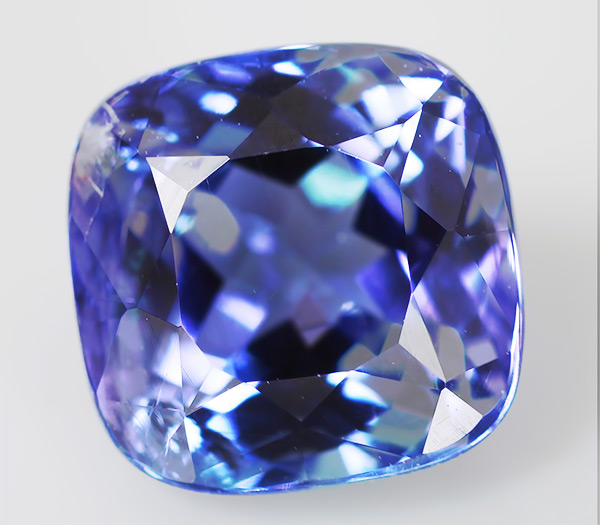 Полихромный танзанит 2,33 карат