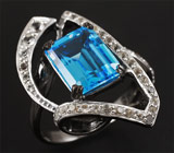 Серебряное кольцо с голубым топазом и бесцветными цирконами Серебро 925