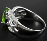 Изящное серебряное кольцо с перидотом 1,25 карат Серебро 925