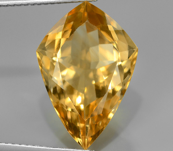 Золотистый цитрин авторской огранки 8,31 карат