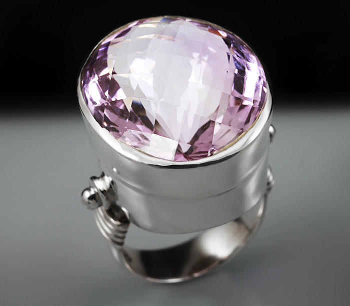 Серебряное кольцо с аметистом
