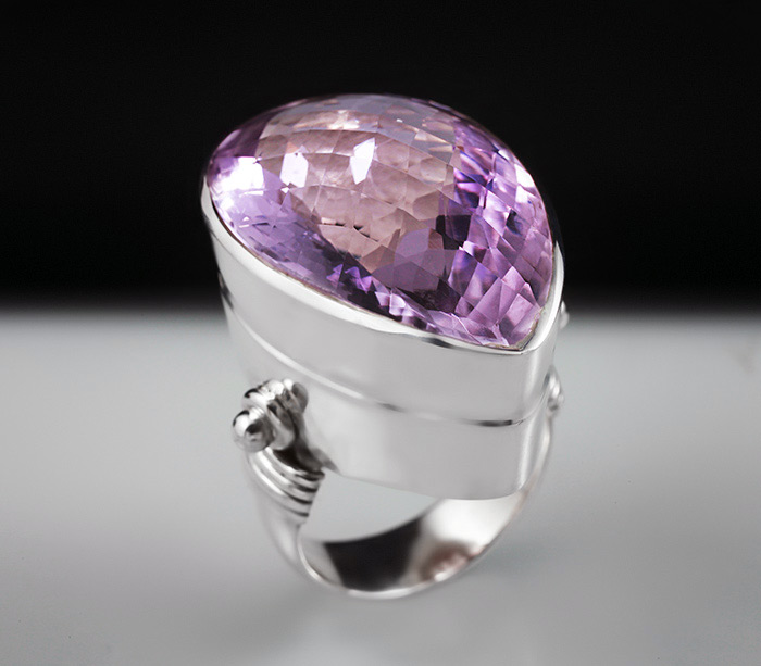Серебряное кольцо c аметистом
