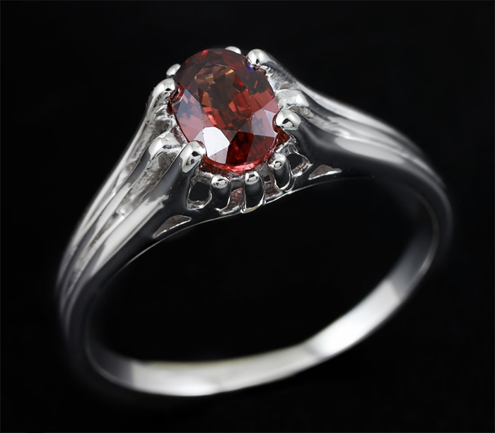 Серебряное кольцо с оранжевым цирконом 0,88 карат