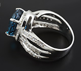 Замечательное серебряное кольцо с голубым топазом Серебро 925