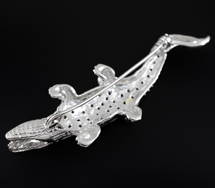 Скульптурная серебряная брошь "Крокодил" с цаворитами и оранжевыми сапфирами Серебро 925