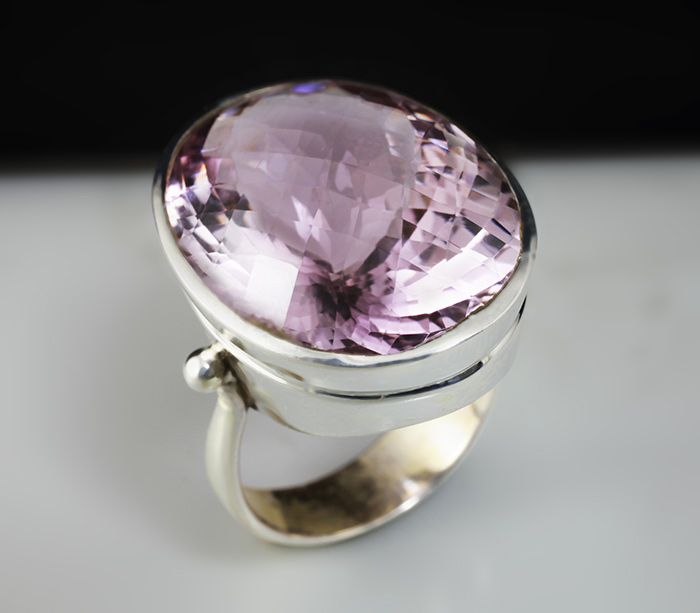 Серебряное кольцо с аметистом