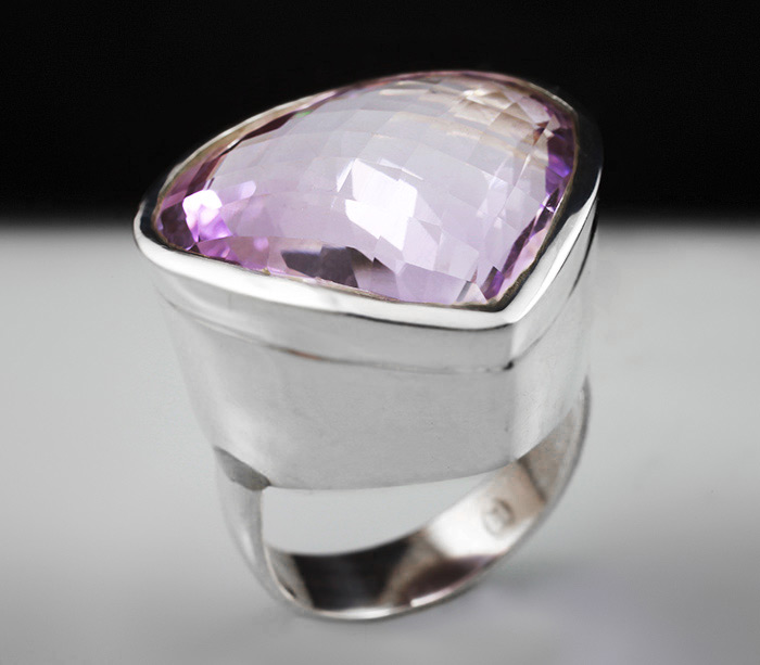 Серебряное кольцо с аметистом