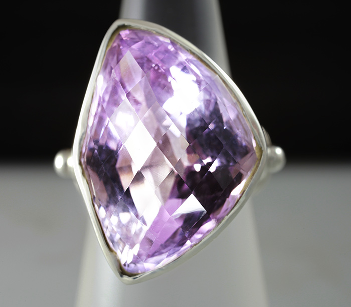 Серебряное кольцо с аметистом