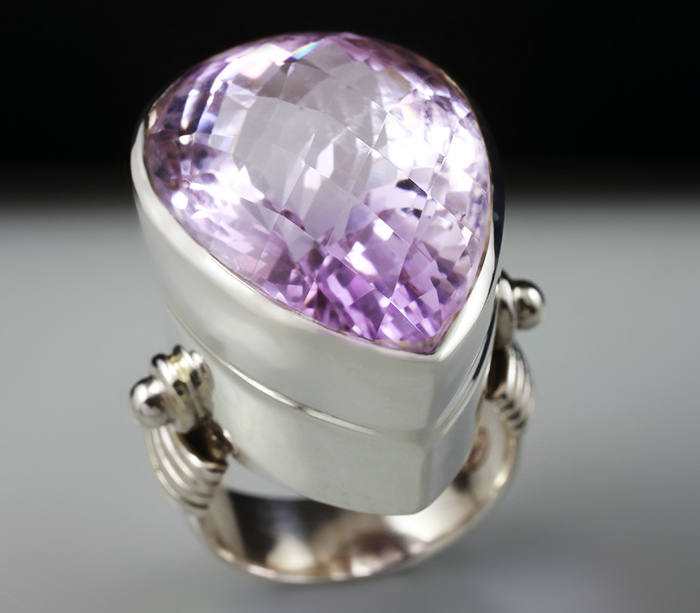 Серебряное кольцо с аметистом