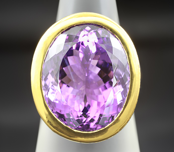 Серебряное кольцо с ярким насыщенным аметистом