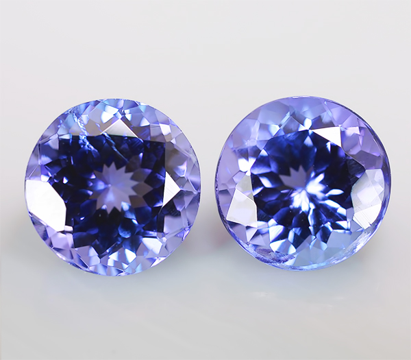 Пара чистейших танзанитов 2,59 карат