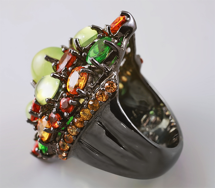 Серебряное кольцо c кабошонами пренитов, цаворитами, оранжевыми и золотистыми сапфирами Серебро 925
