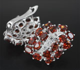 Замечательные серебряные серьги с гранатами и бесцветными топазами Серебро 925