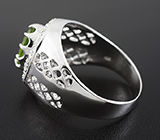 Эффектное серебряное кольцо с перидотом 1,95 карат