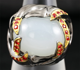 Серебряное кольцо c крупным кабошоном лунного камня и красно-оранжевыми сапфирами Серебро 925