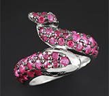 Серебряное кольцо «Змейка» с пурпурными и черными сапфирами Серебро 925