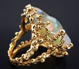 Золотое кольцо с крупным эфиопским опалом 26,85 карат и бриллиантами высоких характеристик Золото