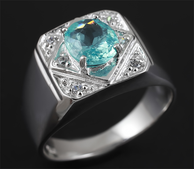 Замечательное серебряное кольцо с голубым апатитом