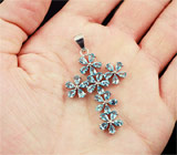 Замечательный серебряный кулон-крест с голубыми топазами Серебро 925