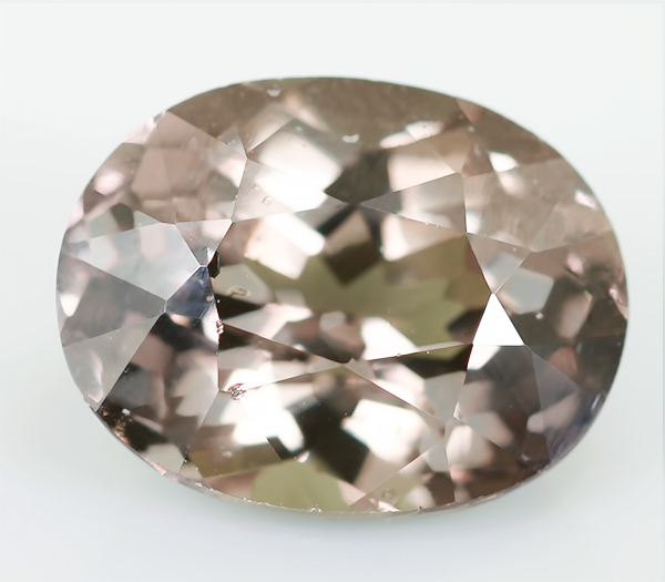 Гранат со сменой цвета 1,52 карат