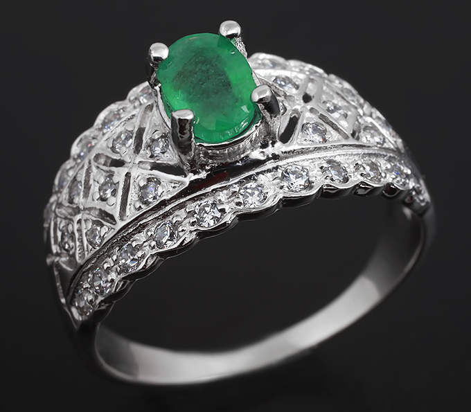 Серебряное кольцо  изумрудом 0,68 карат