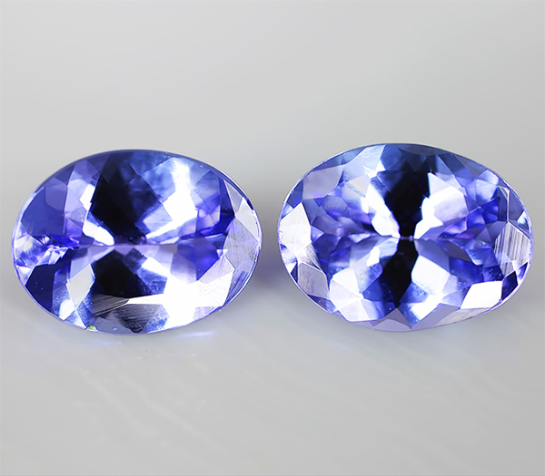 Пара танзанитов 2,18 карат