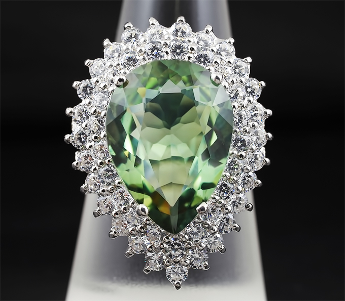 Серебряное кольцо с зеленым аметистом