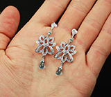 Эффектные серебряные серьги с бриолетами голубых топазов