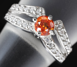 Изящное серебряное кольцо с оранжевым цирконом