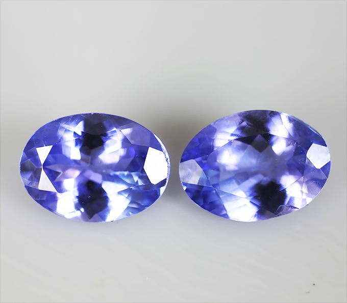 Пара танзанитов 1,97 карат
