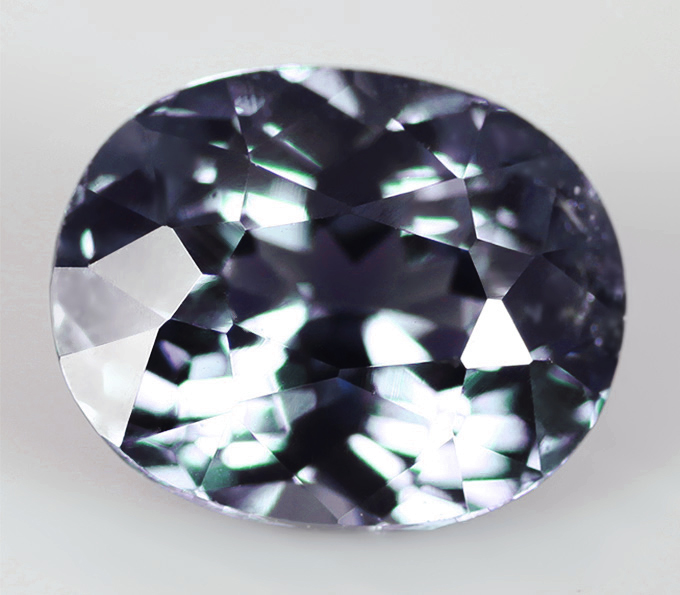 Гранат со сменой цвета 1,23 карат