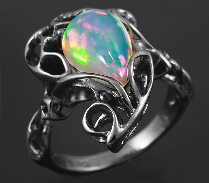 Серебряное кольцо с эфиопским опалом