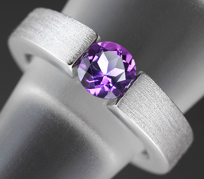 Серебряное кольцо с аметистом 0,77 карат