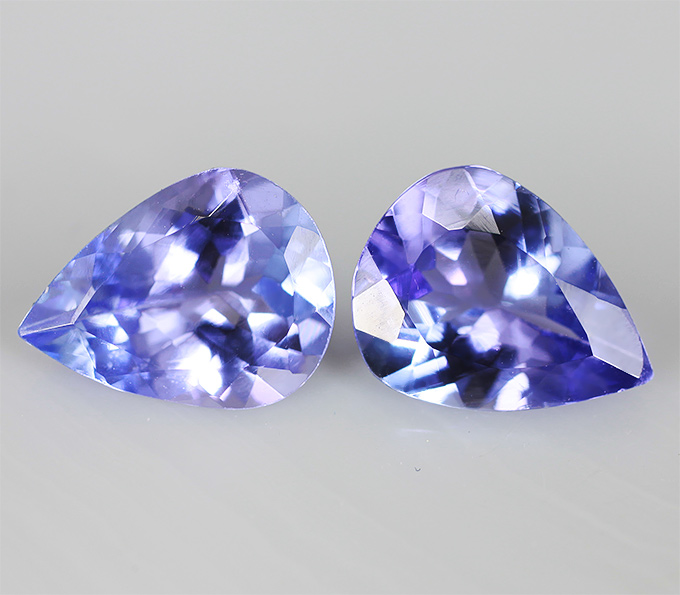 Пара чистейших танзанитов 2,12 карат