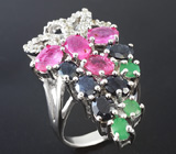 Оригинальное серебряное кольцо с изумрудами, сапфирами и бесцветными топазами Серебро 925