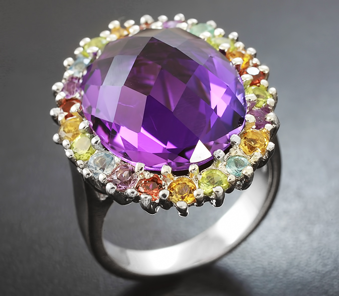 Праздничное серебряное кольцо с самоцветами