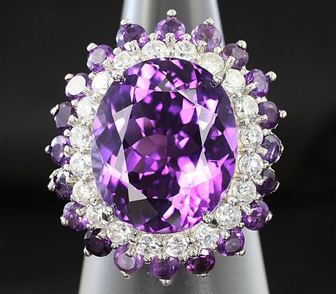 Эффектное cеребряное кольцо с роскошным уругвайским аметистом
