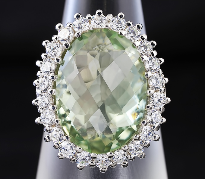 Замечательное серебряное кольцо с зеленым аметистом