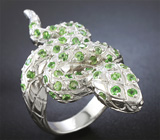 Скульптурное серебряное кольцо «Змейка» с цаворитами Серебро 925